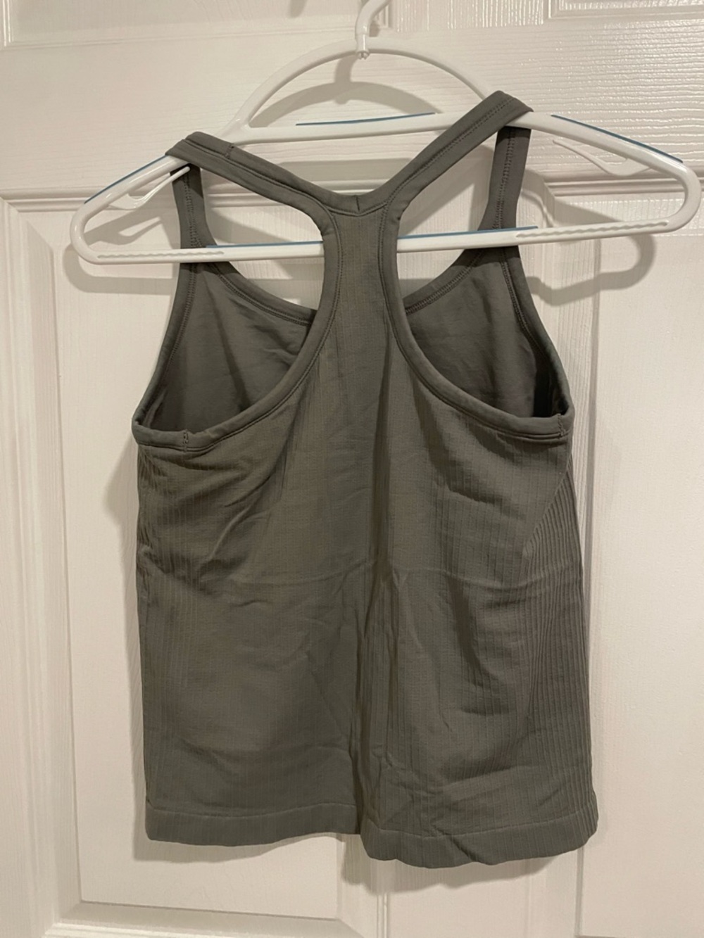 Lot of 6 racerback built in bra tops size L - Picture 7 of 13